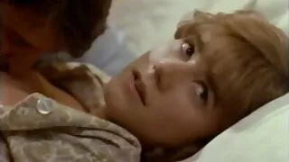 Шодой дахь охидын секс нь уруул дээр үнсэлтээр эхэлсэн