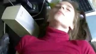Дараа blowjob horny охин ам дүүрэн булэг