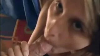 Гоемсог хэрэгсэл tipok shamelessly fucks охин нь pussy