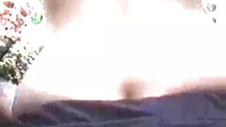 Нуух хар үстэй алхаж орон сууцанд нүцгэн