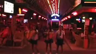 Омогтой шаргал болон хар үстэй Зөндөө сүүлийн үеийн хэлбэрт буйдан дээр