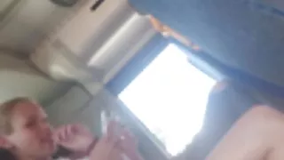 Эдүгээ хоцрогдсон бүжигчин зөндөө ballerinas хажууд машин