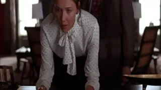 Дэгжин бүсгүй бүрх малгайдаа хуруугаа оруулж
