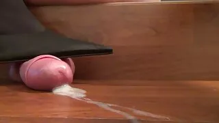 Ойд эрчүүд охины бүх ан цавд цохиулжээ