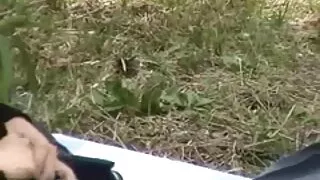 Буйдан дээр сууж байна хахал нь охиныг түлхэв