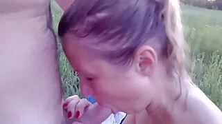 Хөөрхөн охин харуулж pussy-д дотуур хувцас маш их явсан