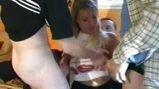 Түүний бие сайхан харагдахаар уулан дээр нүцгэн энхрийлэх