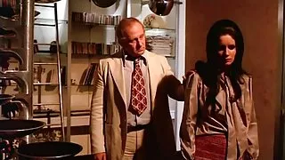 Бяцхан эгч licks болон сорон авахад чиглэгдсэн, хөгжилтэй байдаг