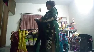 Маш сайн бүжигчид бааранд эрчүүдэд өгдөг