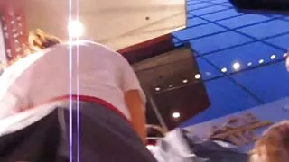 Сексийн буржгар царайлаг залуугийн шаргал үүлдэр