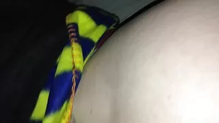 Нүцгэн хойлог fucks хар үстэй зочид буудалд орон дээр