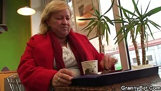 Түүний найз охин найз залуу fucked дараа blowjob
