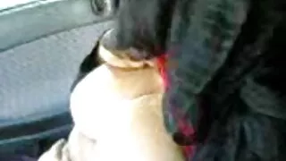 Хар үстэй нэвтэрсэн түүний найз нь Түүний гарт pussy хийсэн түүний гаслах