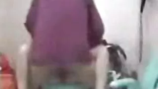 Сайхан цагаан үстэй ямаа fucked хоер хар арьстан буйдан дээр