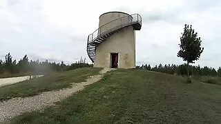 Хоер хүнтэй хөөрхөн охин бүтэн хугацаанд явдаг