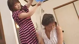 Шаргал эхлээд licked шодой, дараа нь өгсөн