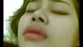 Зөөлөн fucks хар үстэй чамин pussy